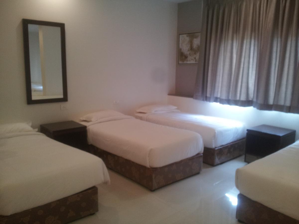 Saffron Hotel Jalna Room photo