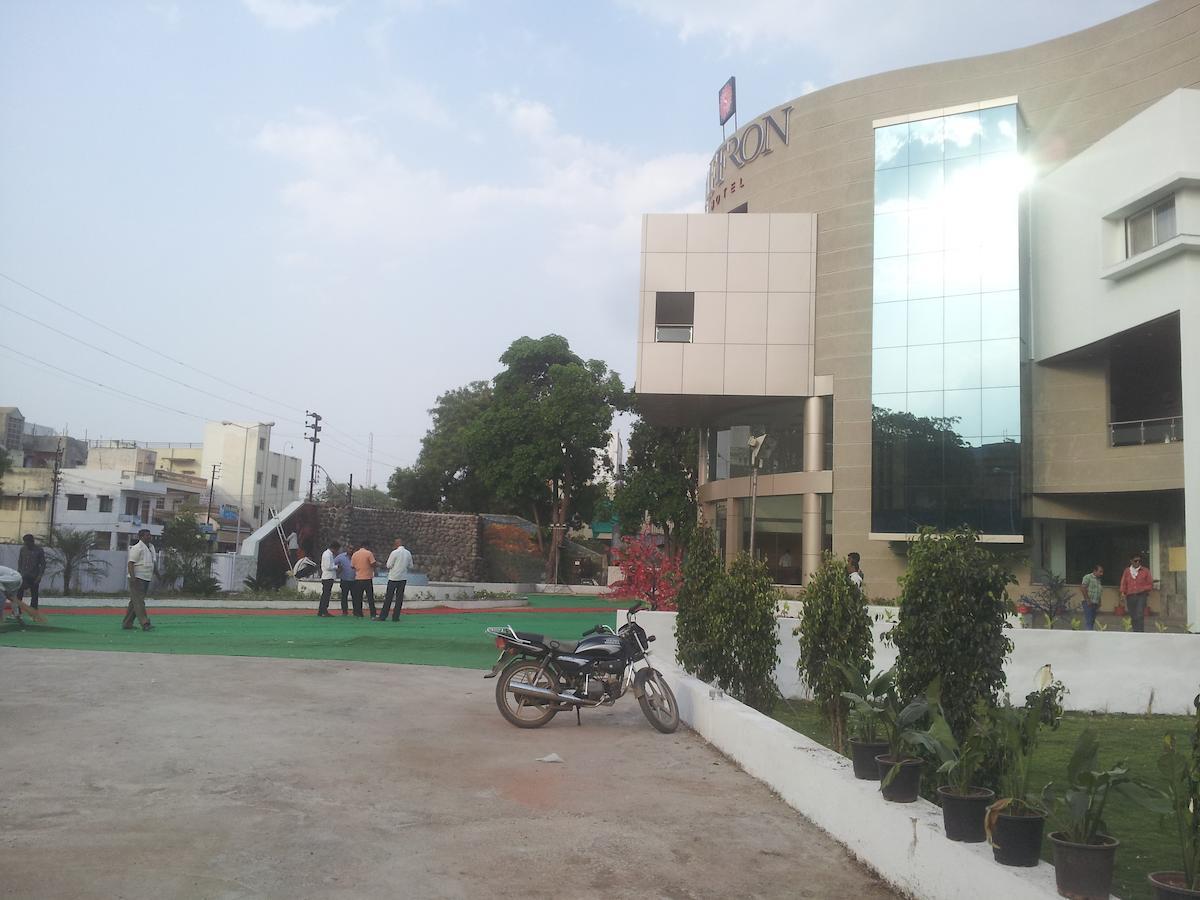 Saffron Hotel Jalna Exterior photo